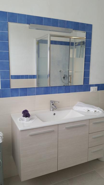 Apartment Iseo Lake Sale Marasino Ruang foto
